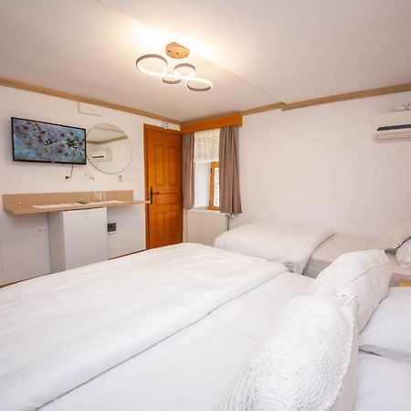 Bed And Breakfast Kotoni Gjirokastër Eksteriør billede