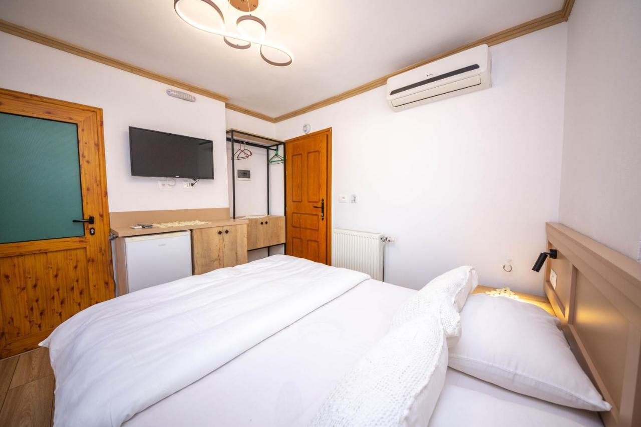 Bed And Breakfast Kotoni Gjirokastër Eksteriør billede